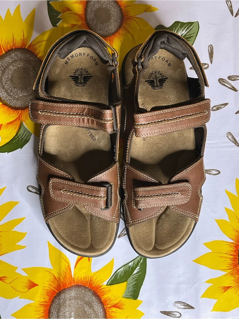 Dockers Men's Newpage River Sandals US M11 - Rust